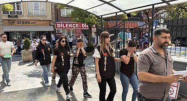 Hırsızlık amacı ile evin kapısını açmaya çalışırken suçüstü yakalanan 3 kadın tutuklandı