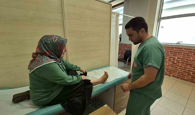 İlk ayakkabısını 51 yaşında giyebildi
