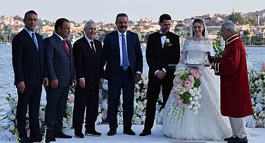 İsmail Yüksek, dünyaevine girdi
