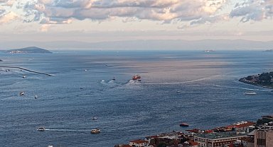 İstanbul Boğazı'nda arızalanan gemi Ahırkapı'ya demirlendi
