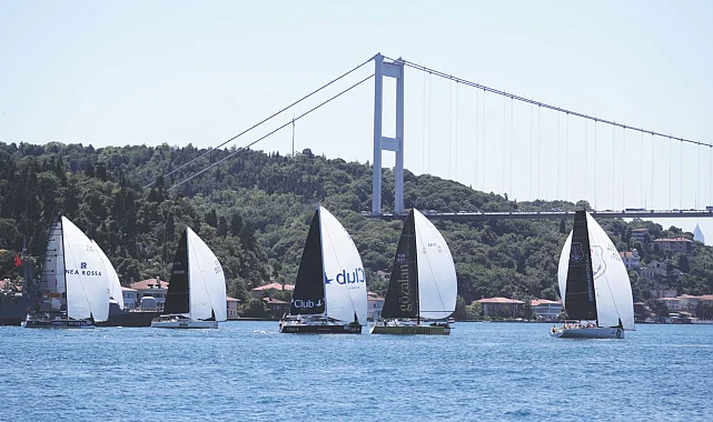 İstanbul Boğazı'nda görkemli coşku