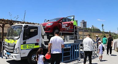 İstanbul'da emniyet kemerinin önemi simülasyon aracıyla anlatıldı