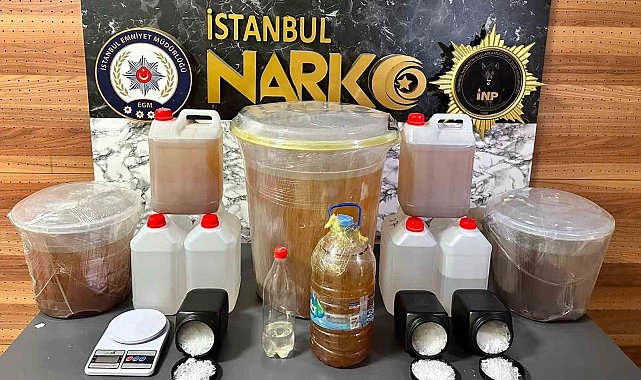 İstanbul'da otoyolda nefes kesen takip: Minibüse uyuşturucu baskını