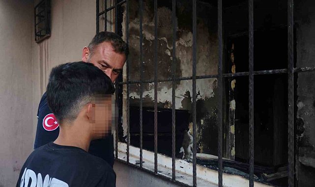 İtfaiye erleri yangından kurtulan çocuğu yalnız bırakmadı: "Allah çocuğumu korumuş"