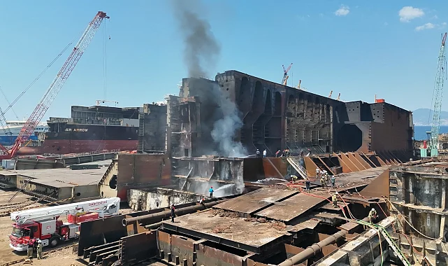 İzmir Aliağa'da yakıt tankeri yangınına hızlı müdahale