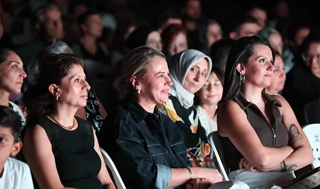 İzmir Çiğli'de açık havada sinema keyfi