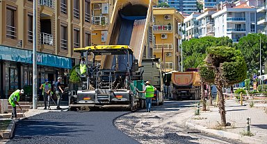 İzmir Narlıdere'de asfalt mesaisi hız kesmiyor