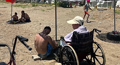 İzmir Narlıdere'de özel gereksinimli bireyler denizle buluştu