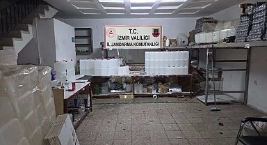 İzmir'de 2.5 milyon TL'lik kaçak alkol ve tütün operasyonu: 14 şüpheliye işlem