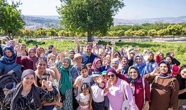 İzmir'de kadın üreticilerden hasat sevinci
