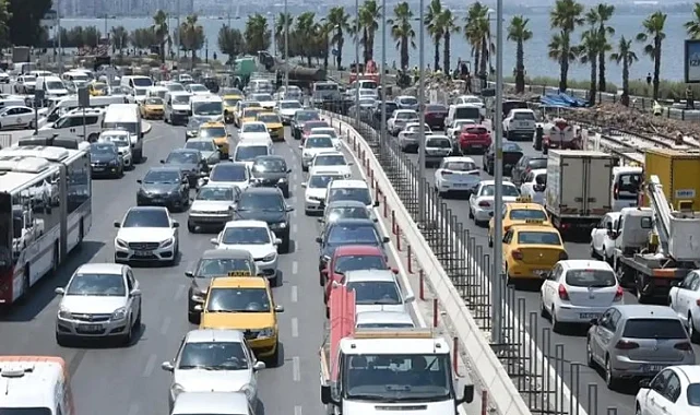 İzmir'de trafik artıyor