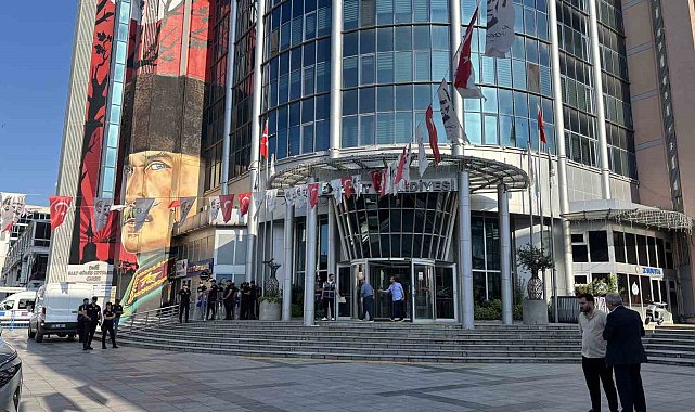 İzmit Belediye Başkanı Hürriyet ve eşi gözaltına alındı