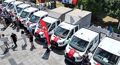 İzmit'in araç filosunu 400'e çıkardı... Yeni hizmet araçları tanıtıldı