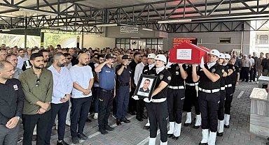 Kalp krizi sonucu hayatını kaybeden polis memuru son yolculuğuna uğurlandı