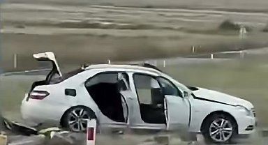 Kamyon ile otomobil çarpıştı: 3 ölü, 2 yaralı