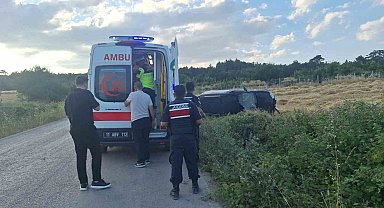 Kamyonet tarlaya devrildi: 1 yaralı