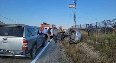 Karabük'te otomobil devrildi, 2 kişi yaralandı