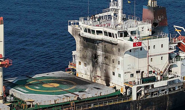 Karadeniz'de dron saldırısına uğrayan gemi Trabzon Limanı'na geldi