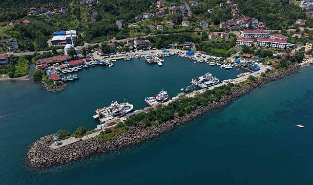 Karadenizli balıkçılar sezon için ağ bakımlarını sürdürüyor