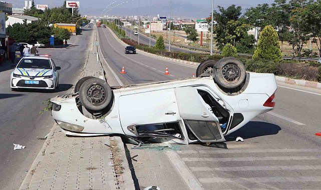 Karaman'da otomobil takla attı: 5 yaralı