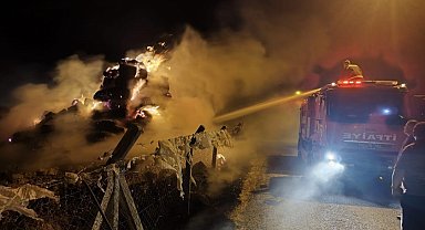 Karapınar'da 10 ton saman balyası yandı