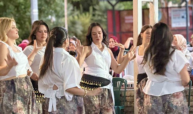 Karayenice'de şalvarlar giyildi, meydan şenlendi