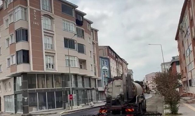 Karayolları 18. Bölge Müdürlüğü Kars'ta şehir içi yolları sıcak asfaltla yeniliyor