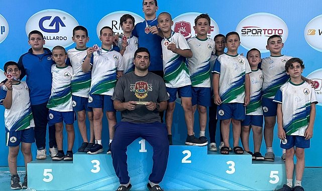 Kartepe'nin güreşçileri Ankara'dan madalyalarla döndü