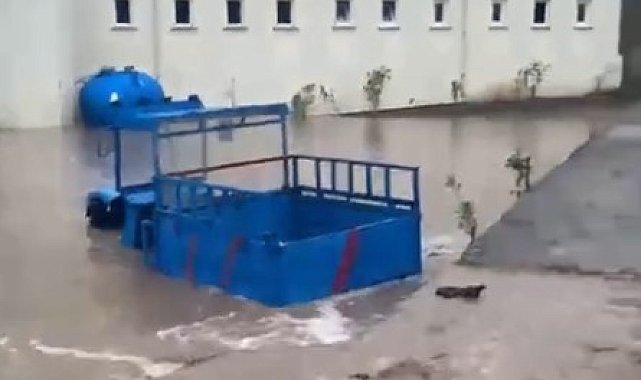 Kastamonu'da metrekareye 130 kilogram yağış düşen ilçede su baskınları yaşandı