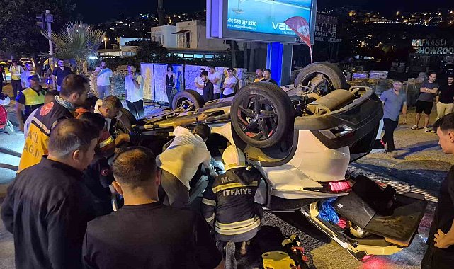 Kavşakta çarpışan otomobil devrildi: 1 yaralı