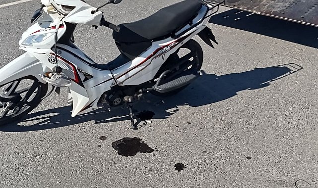Kavşakta otomobil ile motosiklet çarpıştı: 1 yaralı