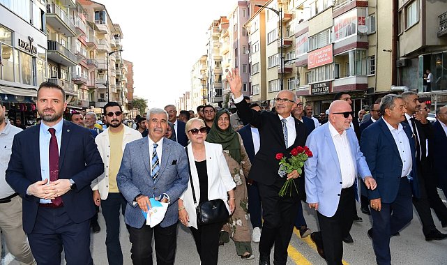 Kayısı Festivali kortej yürüyüşü coşkuyla yapıldı