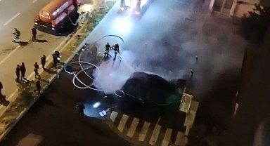 Kayseri'de alev alan elektrikli araç bomba gibi patladı... O anlar kamerada