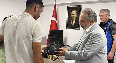 Kayseri'de mesire alanında unutulan 700 bin TL değerindeki ziynet eşyasını belediye ekipleri buldu