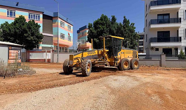 Kepez'den Demirel Mahallesi'nde 5 bin 170 metrelik sathi asfalt çalışması