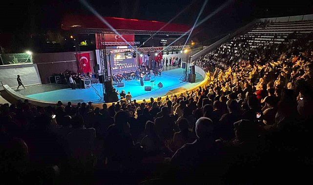 Kilis'te Millet Bahçesi'nde açık hava konserine yoğun ilgi
