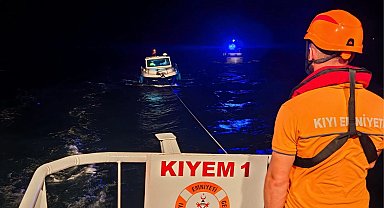 Kilitbahir açıklarında sürüklenen tekne kurtarıldı