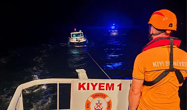 Kilitbahir açıklarında sürüklenen tekne kurtarıldı