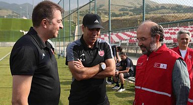 Kızılay'dan Palandöken'de kamp yapan takımlara tatlı jesti