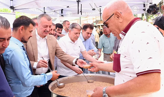 Kocaeli'de aşure kazanı kardeşlik için kaynadı