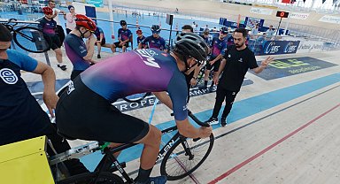 Konya Velodromu'nda geleceğin şampiyonları piste çıktı