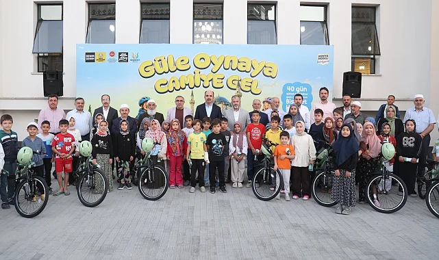 Konya'da 'güle oynaya camiye' gittiler