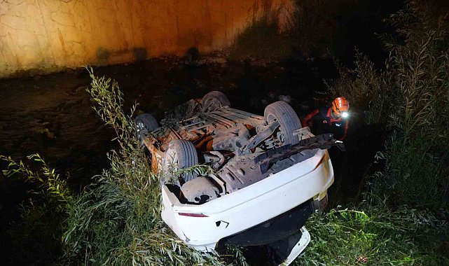 Köprüden uçan otomobilde 2 kişi yaralandı