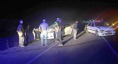 Koyun sürüsü zincirleme kazaya sebep oldu: 1'i çocuk 3 kişi yaralandı, 6 koyun telef oldu