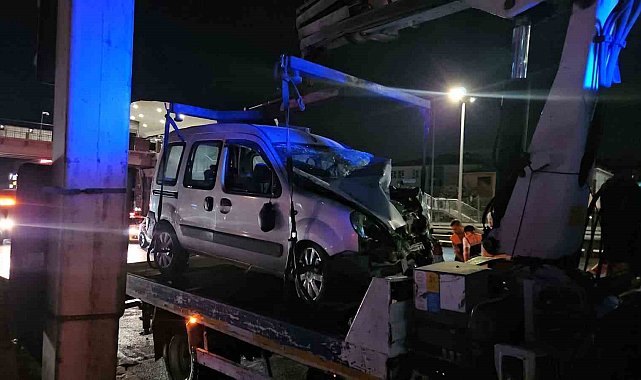 Küçükçekmece'de makas atan sürücü kazaya sebep oldu: 2 yaralı