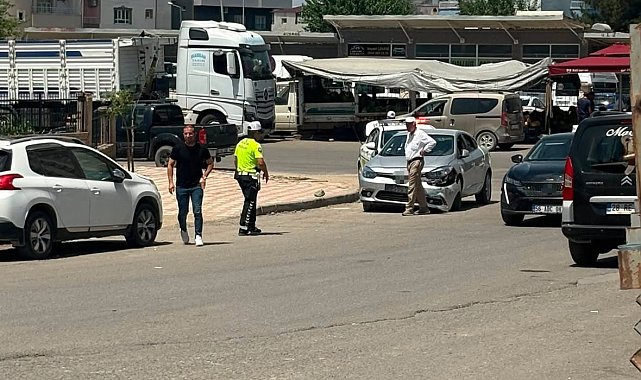 Kurtalan'da maddi hasarlı trafik kazası
