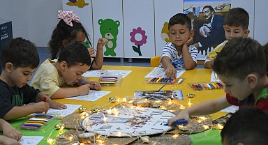 Kuşadası'nda minikler yaz tatilinde sanatla gelişiyor