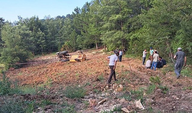 Kütahya'da devrilen traktörün altında kalan çiftçi hayatını kaybetti