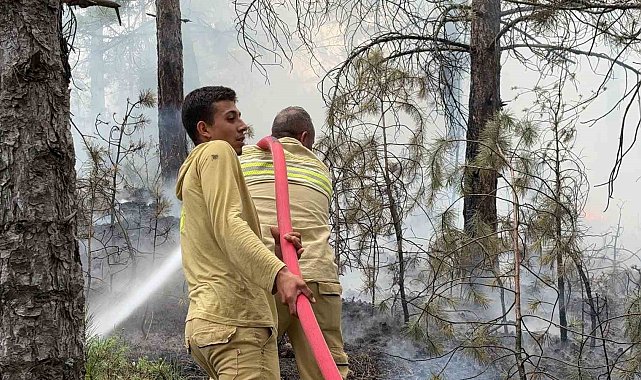 Kütahya'da ormanlık alanda çıkan yangın helikopter desteği ile söndürüldü