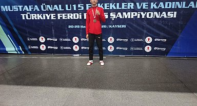 Kütahyalı Boksör Mehmet Turan Delibaş Türkiye üçüncüsü oldu